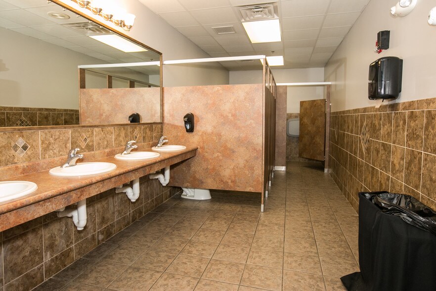 More Photos Of 1225 Timberlane Dr, Sauk Centre General Retail For Lease