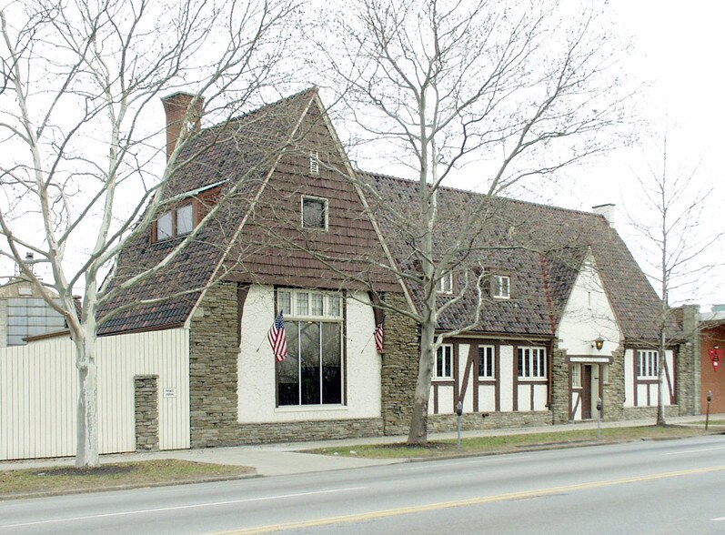 More Photos Of 1816-1820 Central Pky, Cincinnati Bar For Lease