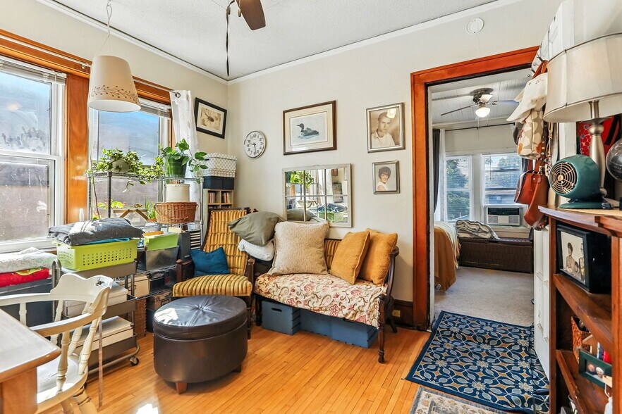 More Photos Of 976-978 Grand Ave, Saint Paul Storefront Retail Residential For Sale