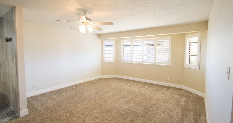 More Photos Of 397 N Wendy St, Torrey Specialty For Sale