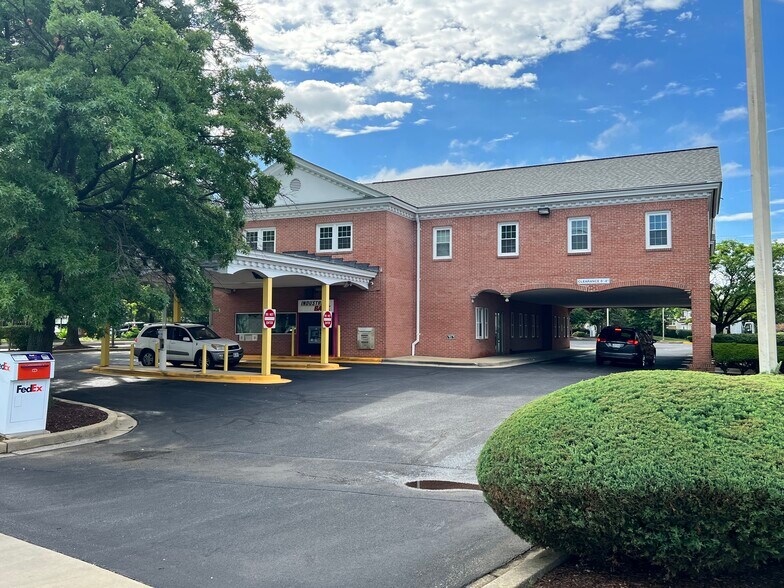 More Photos Of 1900 John Hanson Ln, Oxon Hill Bank For Sale