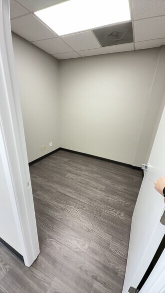 More Photos Of 3001 Airport Fwy, Bedford Medical For Lease