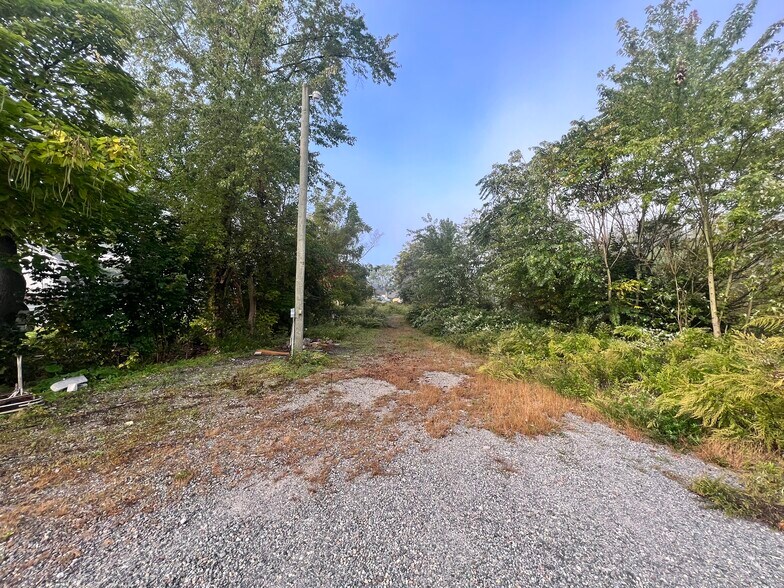 More Photos Of 45 E Bacon St, Pottsville Light Distribution For Lease