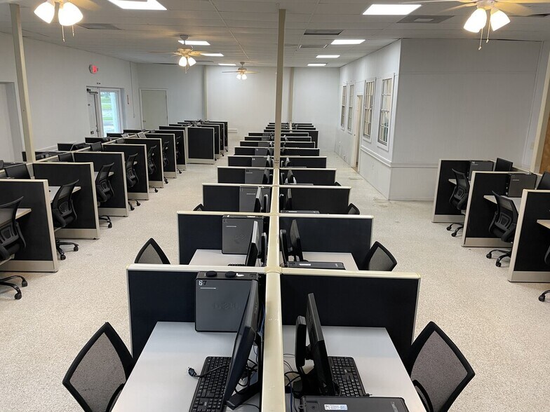More Photos Of 180 Burgess Rd, Pensacola Freestanding For Lease