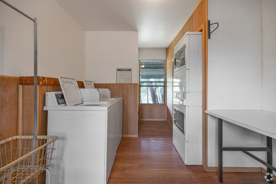 More Photos Of 1605 Water St, Kerrville Apartments For Sale