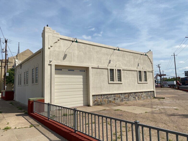 More Photos Of 3115 E Belknap St, Fort Worth Freestanding For Lease