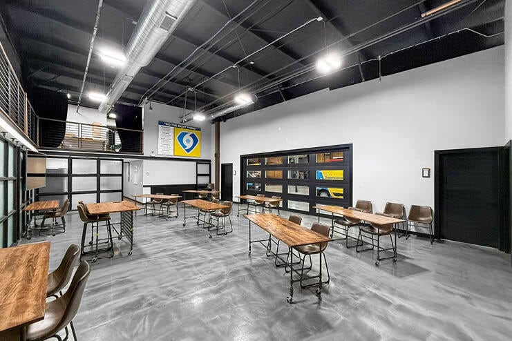 More Photos Of 3300 NW 101st St, Urbandale Warehouse For Lease