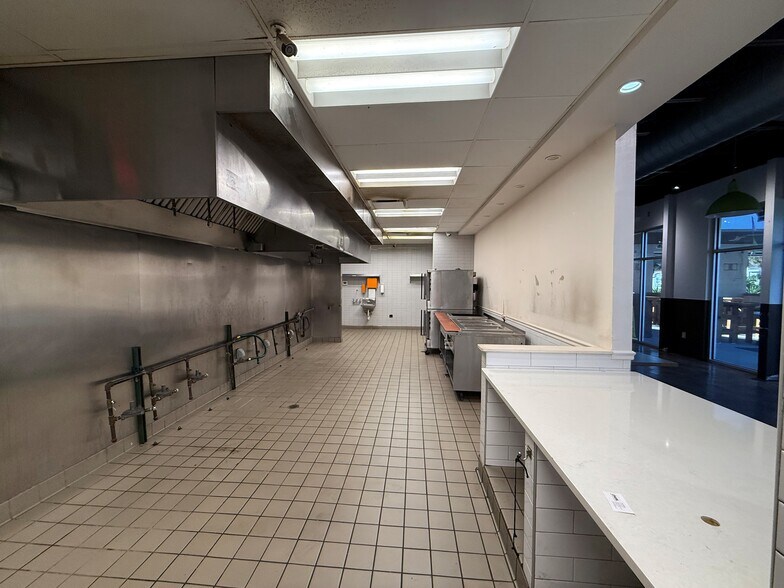 More Photos Of 1915 W Pensacola St, Tallahassee Restaurant For Lease