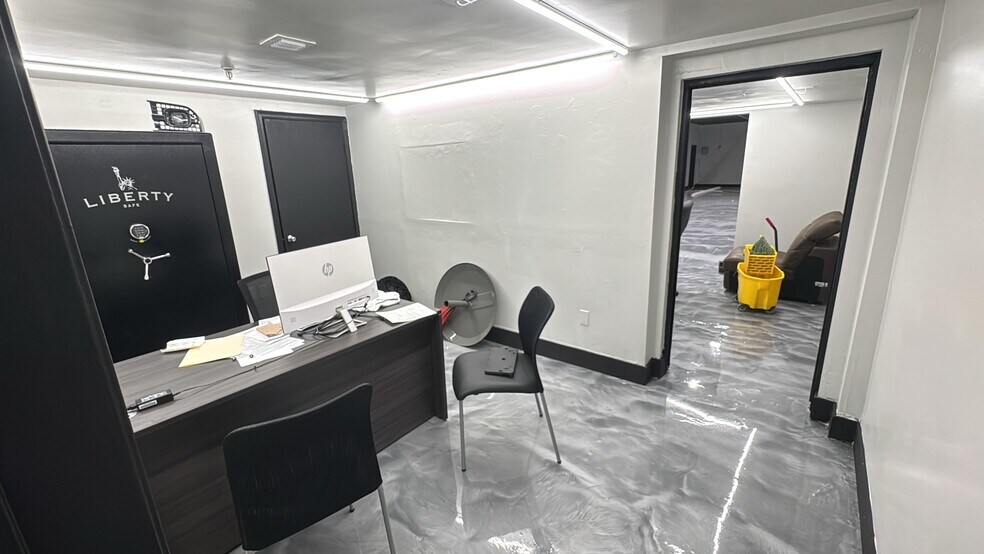 More Photos Of 36 XX NW 76 Ave, Miami General Retail For Lease