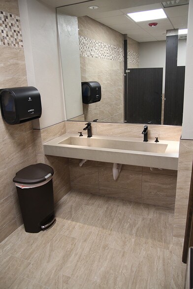 More Photos Of 1008 S Bryant Ave, Edmond Office For Lease