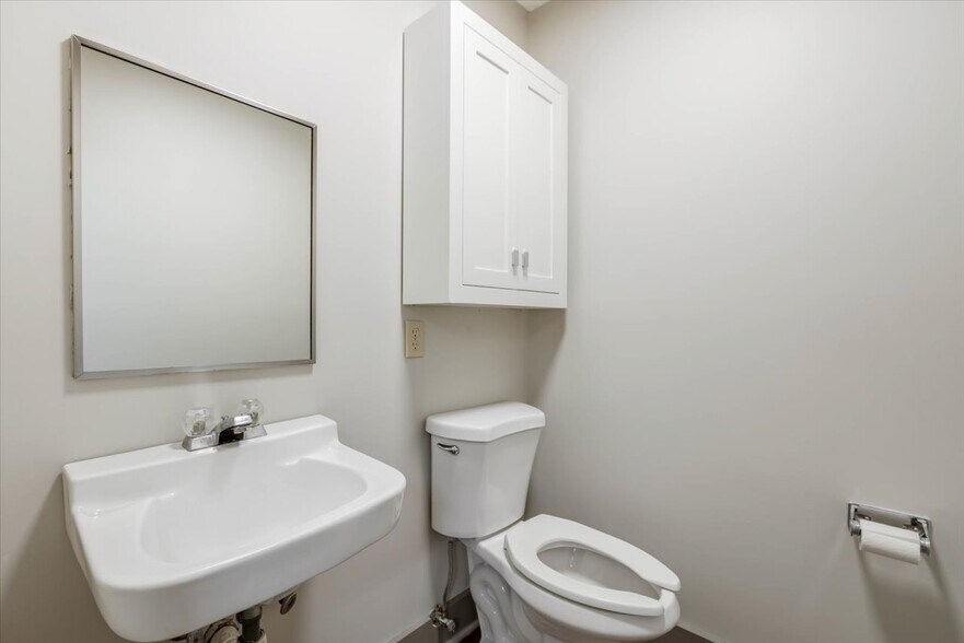 More Photos Of 1310 Thomasville Rd, Tallahassee Office For Sale