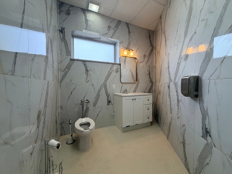 More Photos Of 306 Powers St, Brooklyn Office For Lease