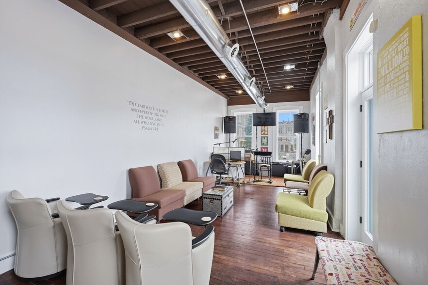 More Photos Of 25 W Franklin St, Greencastle Storefront Retail Office For Sale