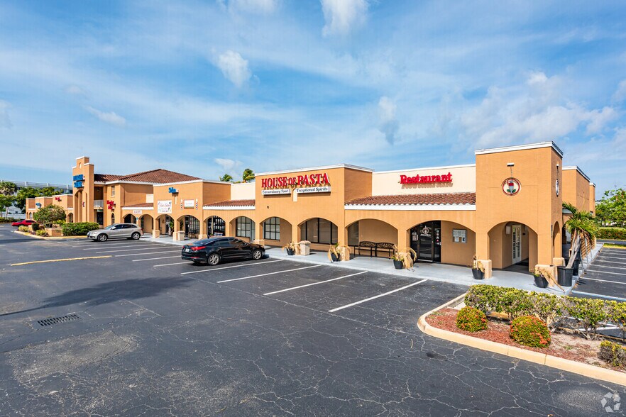 More Photos Of 7050 Winkler Rd, Fort Myers Restaurant For Lease