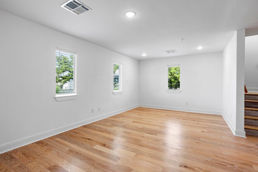 More Photos Of 319 Eastwood St, Houston Apartments For Sale