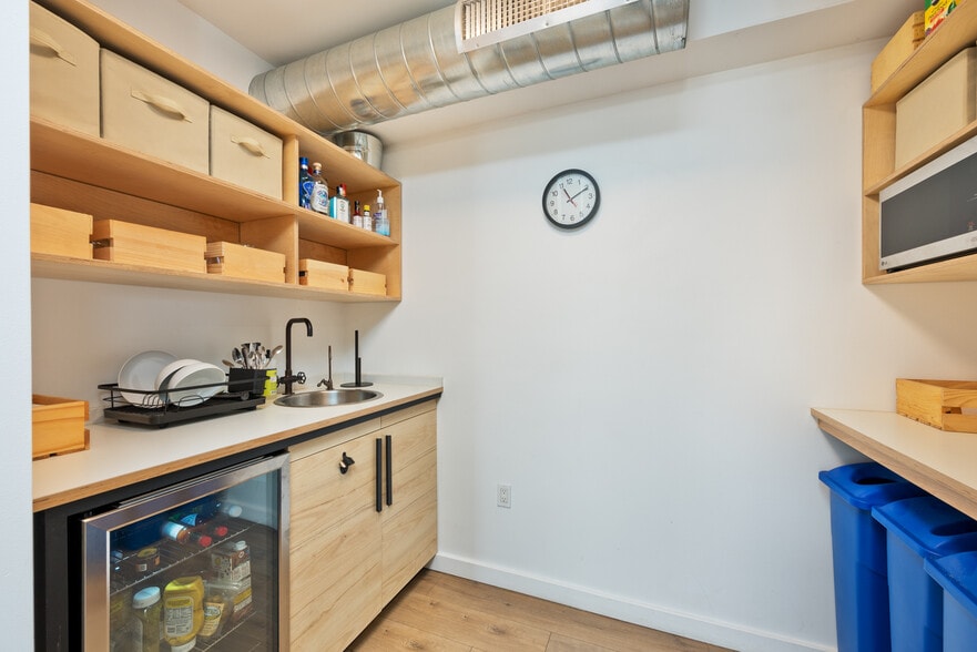 More Photos Of 12421 Venice Blvd, Los Angeles Loft Creative Space For Lease