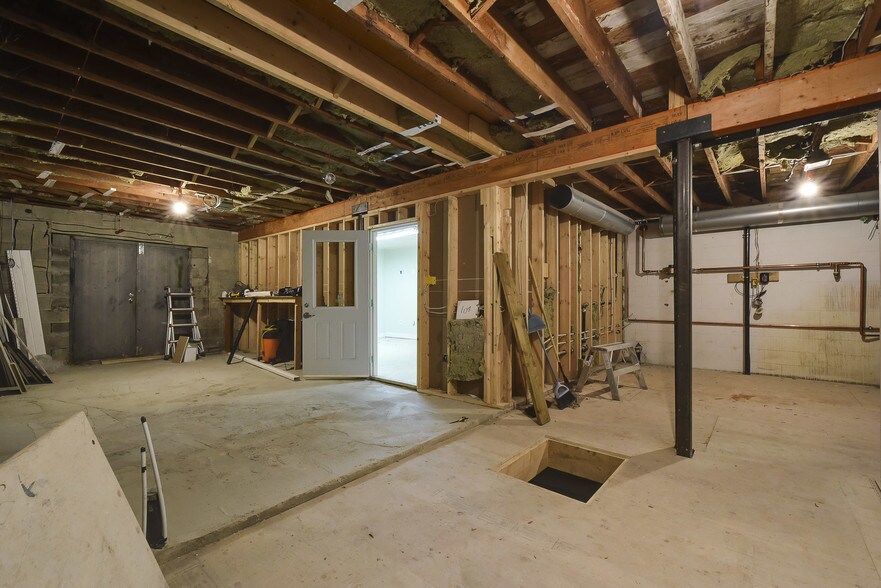 More Photos Of 9103 Glover Rd, Langley Storefront Retail Residential For Lease