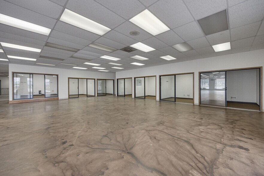 More Photos Of 610 Sainte Genevieve Dr, Sainte Genevieve Auto Dealership For Sale