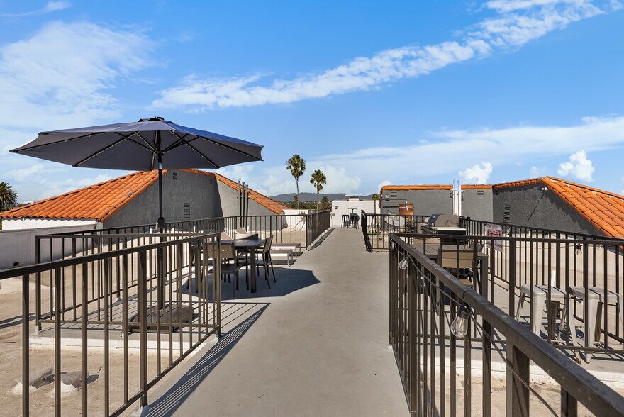 More Photos Of 1400 Venice Blvd, Venice Apartments For Sale