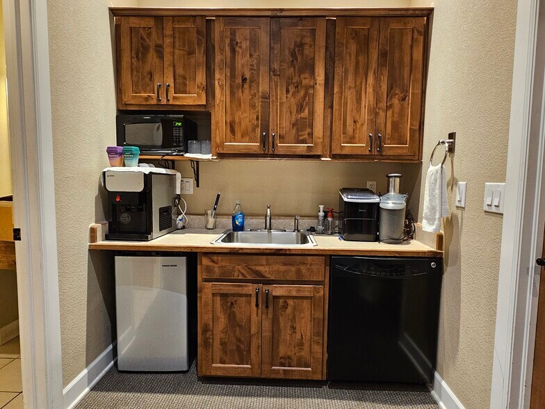 More Photos Of 8081 Shaffer Pky, Littleton Medical For Sale