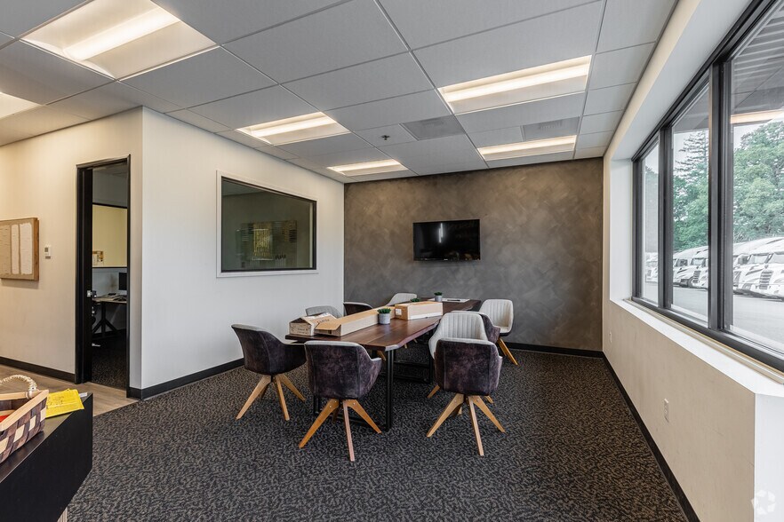 More Photos Of 6110 NE 152nd Ave, Vancouver Industrial For Sale