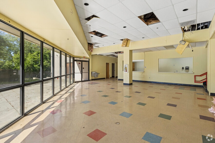 More Photos Of 3806 N Main St, Columbia Schools For Sale