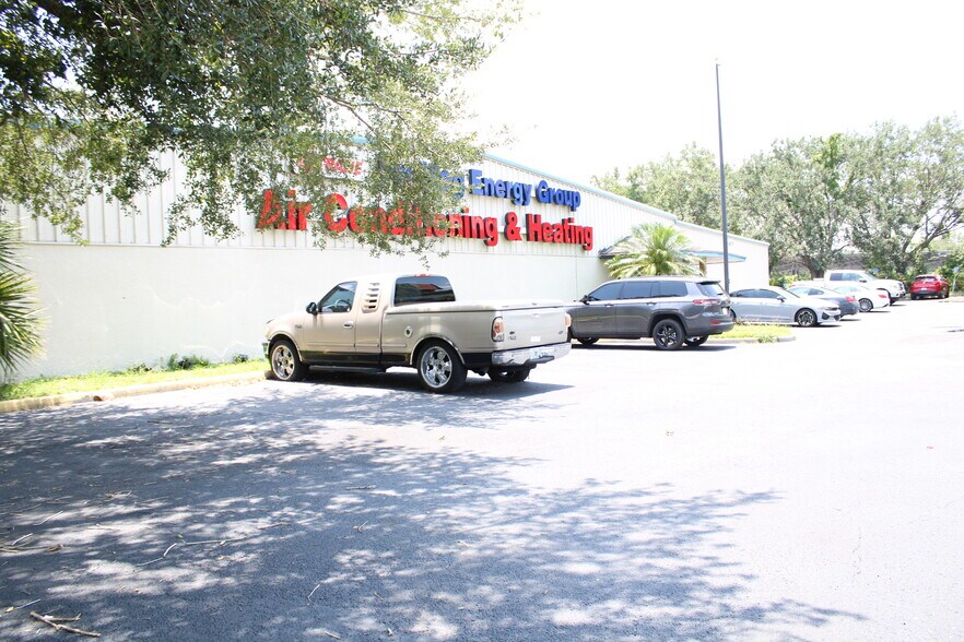 More Photos Of 3710 Gardenia Ave, Orlando Industrial For Sale