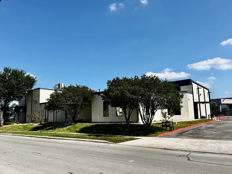 More Photos Of 4205 San Pedro Ave, San Antonio Schools For Sale
