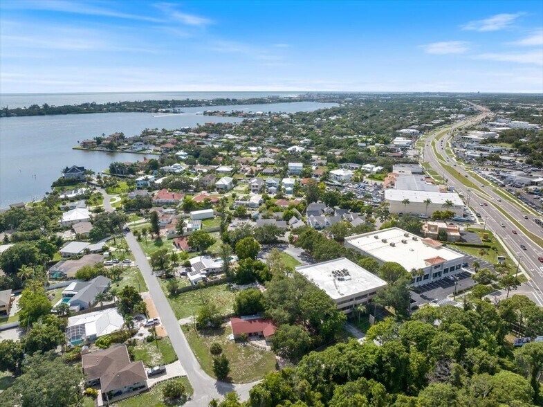 More Photos Of 7820 S Holiday Dr, Sarasota Office For Lease