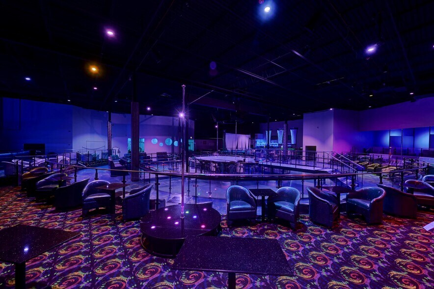 More Photos Of 5555 70th Pl, Bedford Park Freestanding For Sale