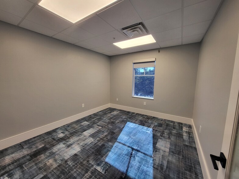 More Photos Of 3602 Colonial Ct, Fort Myers Office For Lease