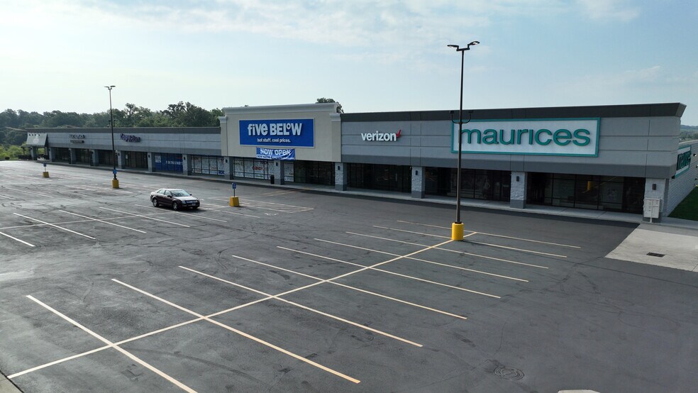 More Photos Of 1932-1966 W Retail Ln, Ozark General Retail For Lease