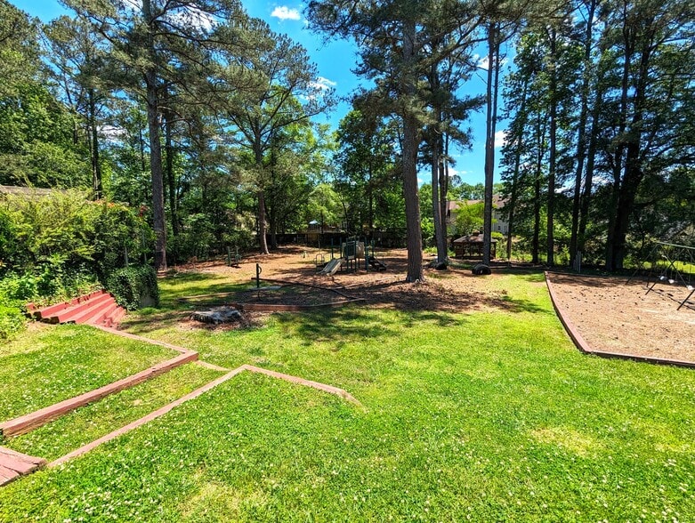 More Photos Of 395 Russell Dr, Smyrna Daycare Center For Lease