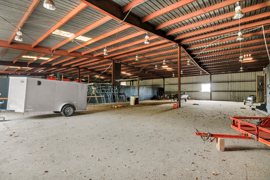 More Photos Of 2023 Memorial Dr, Waycross General Retail For Sale