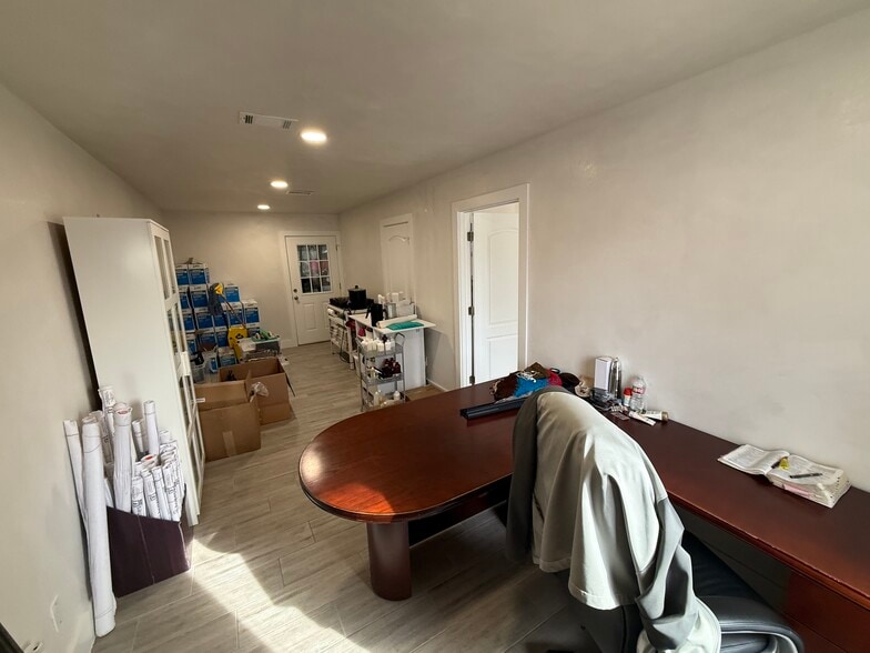 More Photos Of 10130 Talley Ln, Houston Warehouse For Sale