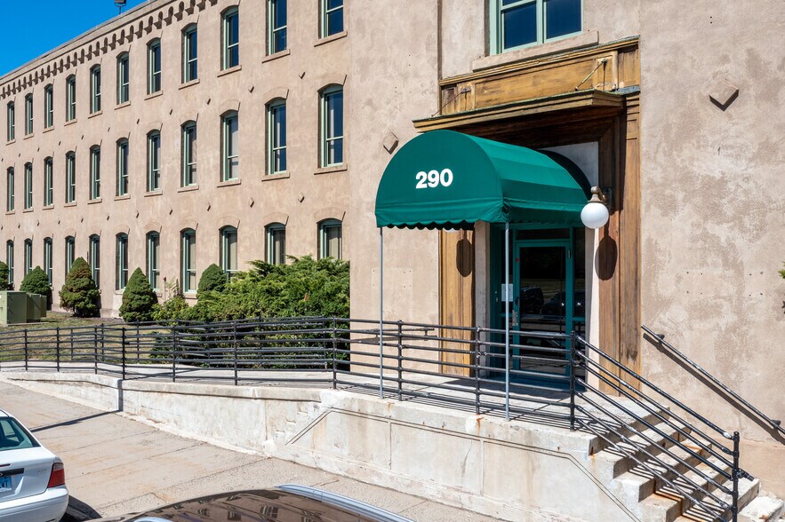 More Photos Of 290 Pratt St, Meriden Light Manufacturing For Lease