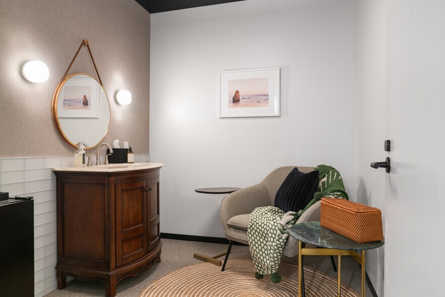 More Photos Of 873-875 N High St, Columbus Office For Lease