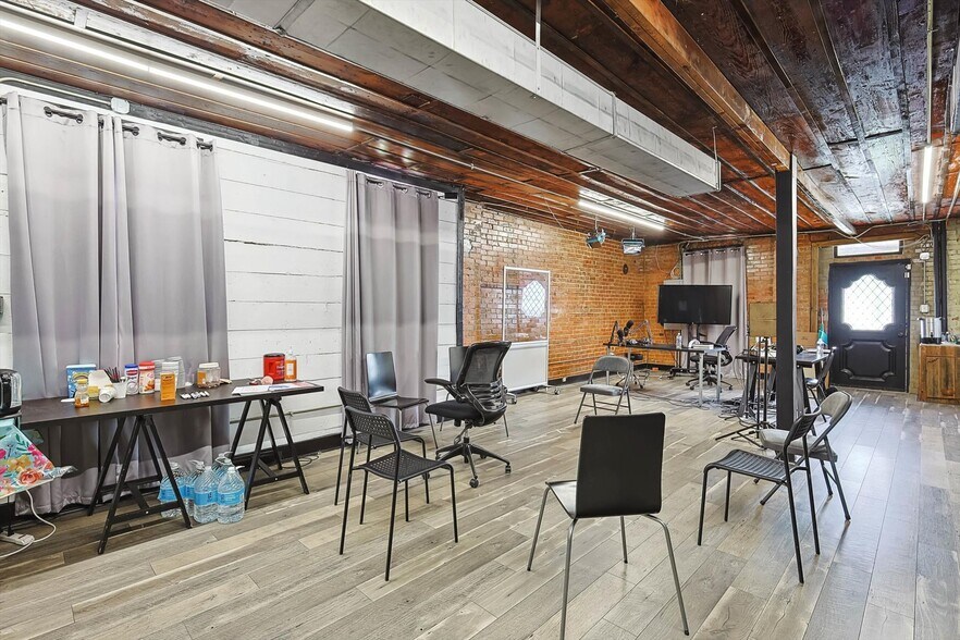 More Photos Of 1426 N Main St, Fort Worth Storefront Retail Office For Lease