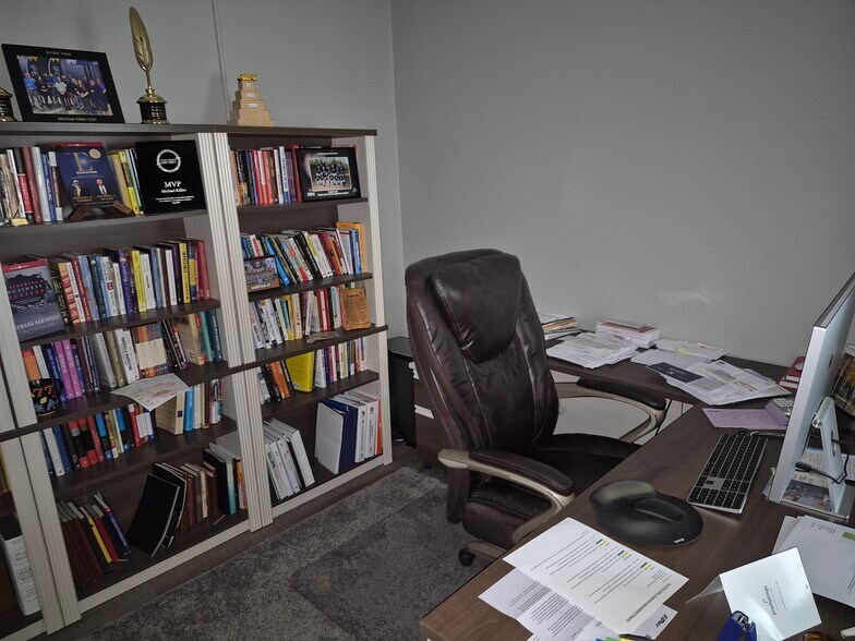 More Photos Of 4228 Brownsville Rd, Brentwood Storefront Retail Residential For Sale