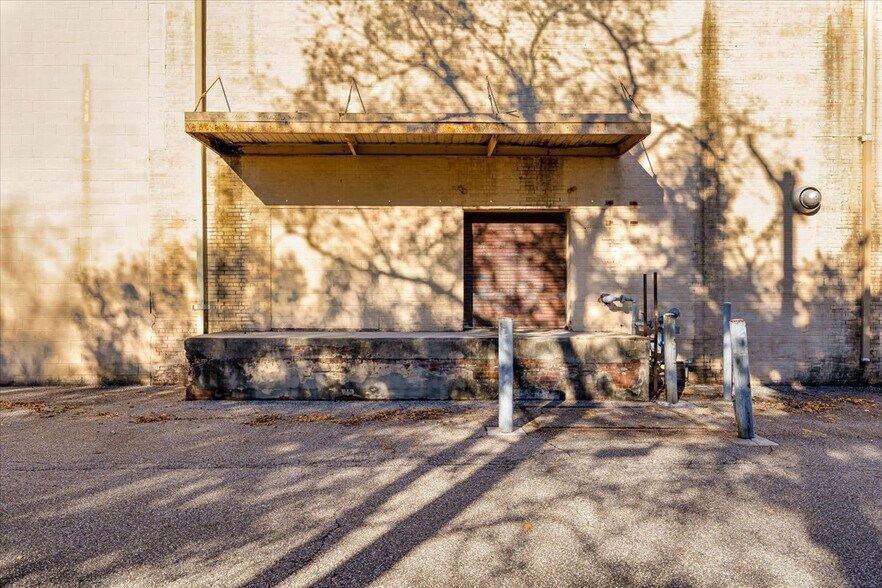 More Photos Of 8567-8587 Fort Smallwood Rd, Pasadena Unknown For Lease