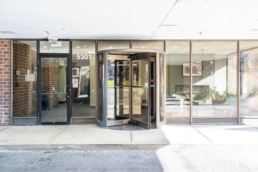 More Photos Of 5301 Dempster St, Skokie Medical For Lease