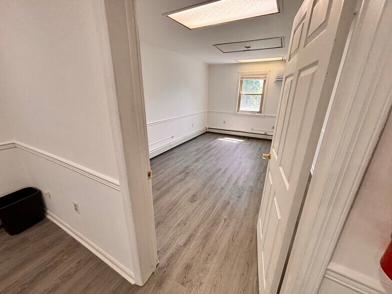 More Photos Of 742 Bergen Blvd, Ridgefield Loft Creative Space For Lease