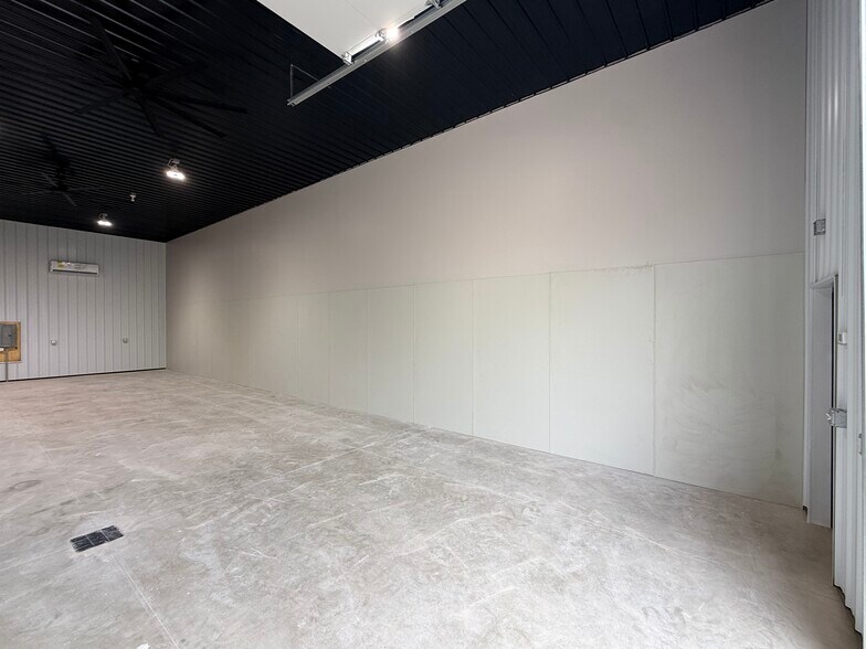 More Photos Of 1000 Enterprise Dr, Hastings Warehouse For Lease