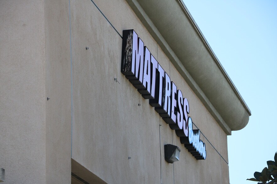 More Photos Of 2712 Canyon Springs Pky, Riverside Storefront Retail Office For Lease