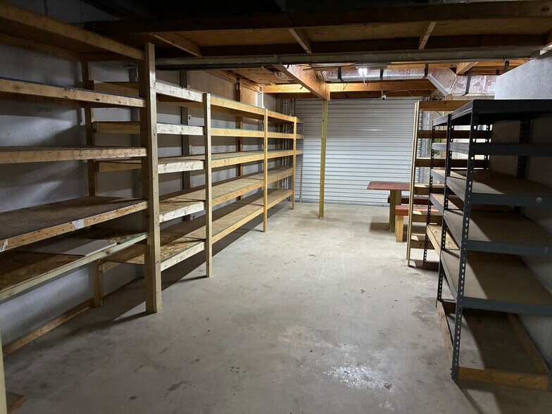 More Photos Of 1092-1086 NE Industrial Blvd, Jensen Beach Light Manufacturing For Sale