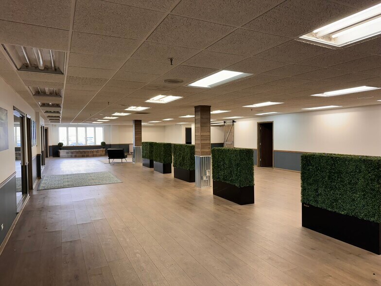 More Photos Of 11220 E Main St, Huntley Manufacturing For Lease