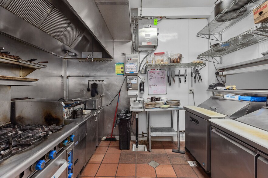 More Photos Of 442 High St, Lyons Restaurant For Sale