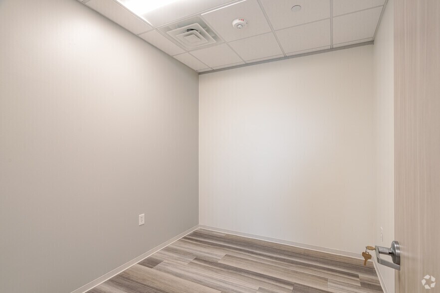 More Photos Of 9701 N Sam Houston Pky, Humble Office For Lease