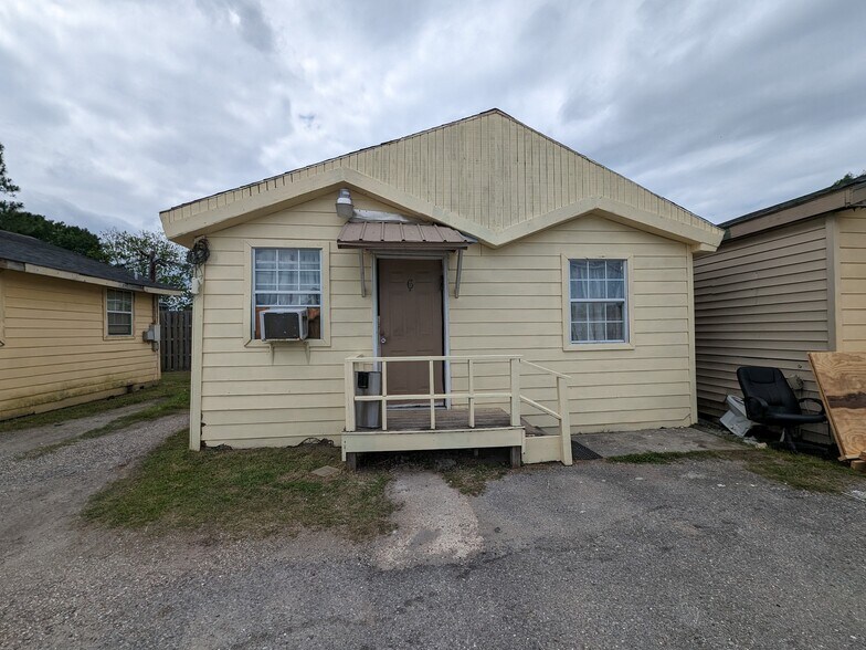 More Photos Of 7418 Chef Menteur Hwy, New Orleans Hotel For Sale