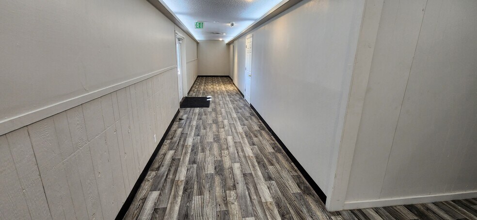 More Photos Of 324 S Meridian Rd, Meridian Storefront Retail Office For Lease